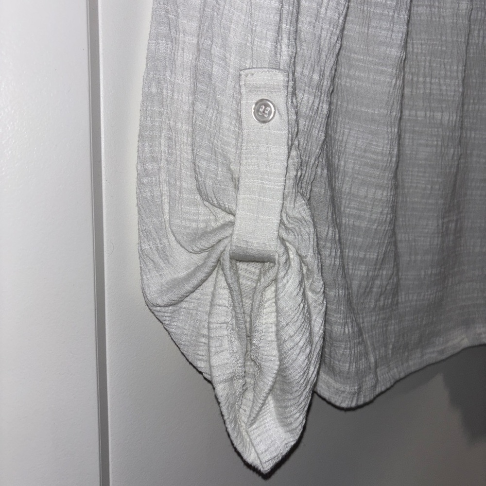 Cable & Gauge: Textured White Blouse - Picture 3 of 5